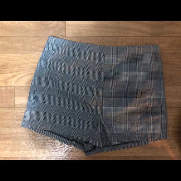 Size large plaid shorts from Forever21 - Picture 2 of 4